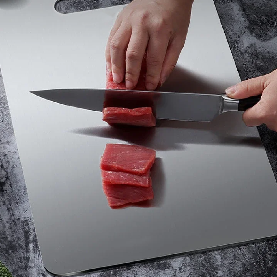 HOMEVOLUTION™ Titanium Cutting Board